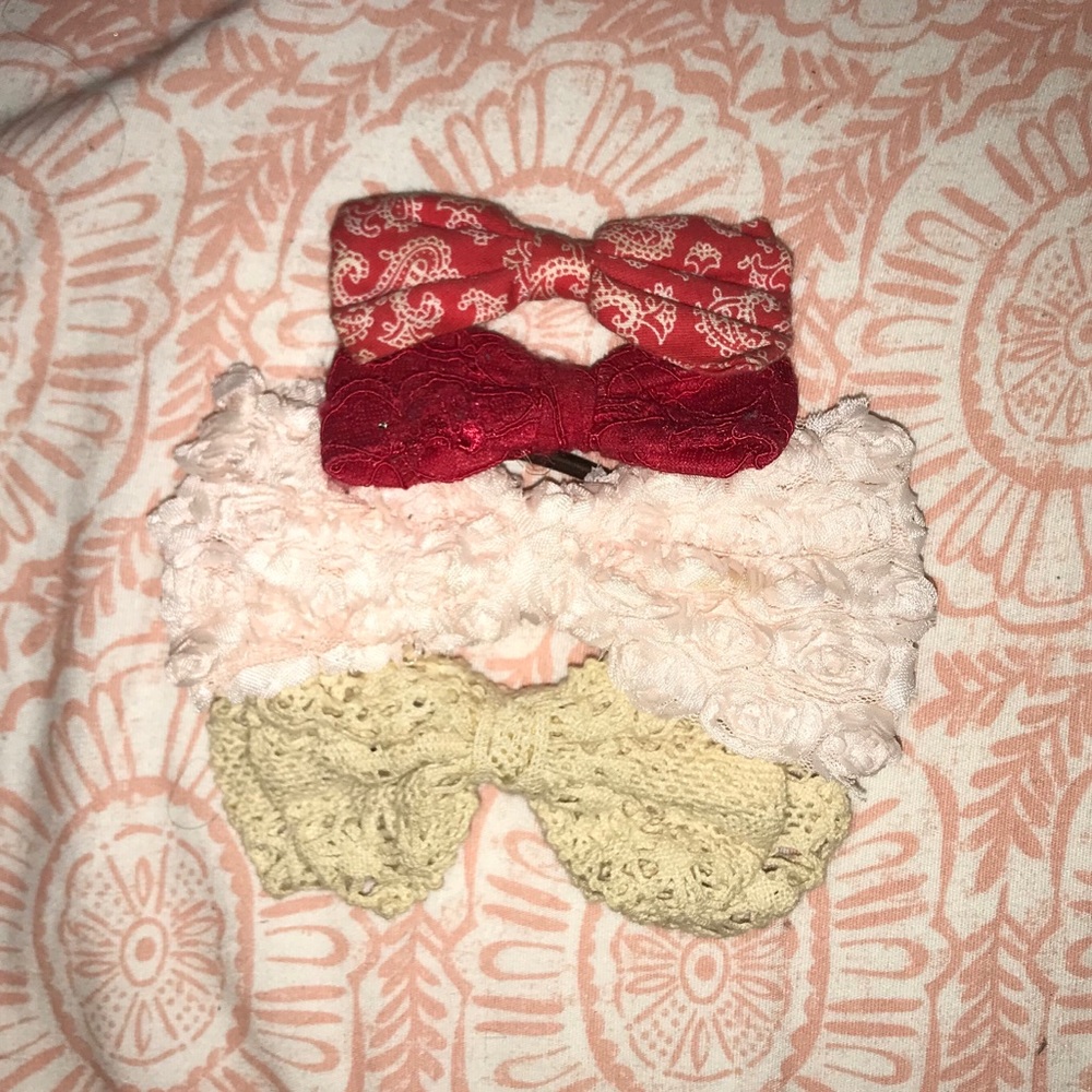 Very cute 4 hairpiece bows !